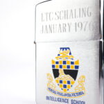 1974 Eski Tarihli Intelligence School Zippo Çakmak - Görsel 9