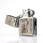 Chris Topherus Plakalı Zippo Çakmak - Görsel 3