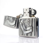 Diana Design Plakalı Zippo Çakmak - Görsel 4