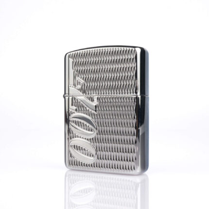 Zippo Armor modelleri, standart Zippo çakmaklara göre daha kalın gövde yapısına, derin işleme detaylarına, dayanıklı metal yüzeye ve premium tasarıma sahip orijinal benzinli çakmak çeşitleri