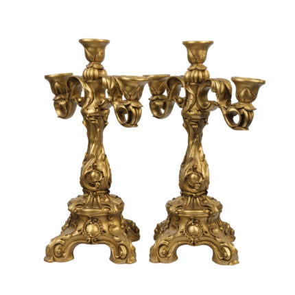 Antik gold görünümlü, üç kollu ve klasik kabartma işlemeli 2'li dekoratif şamdan seti, barok tarz masa ve konsol mumluğu.