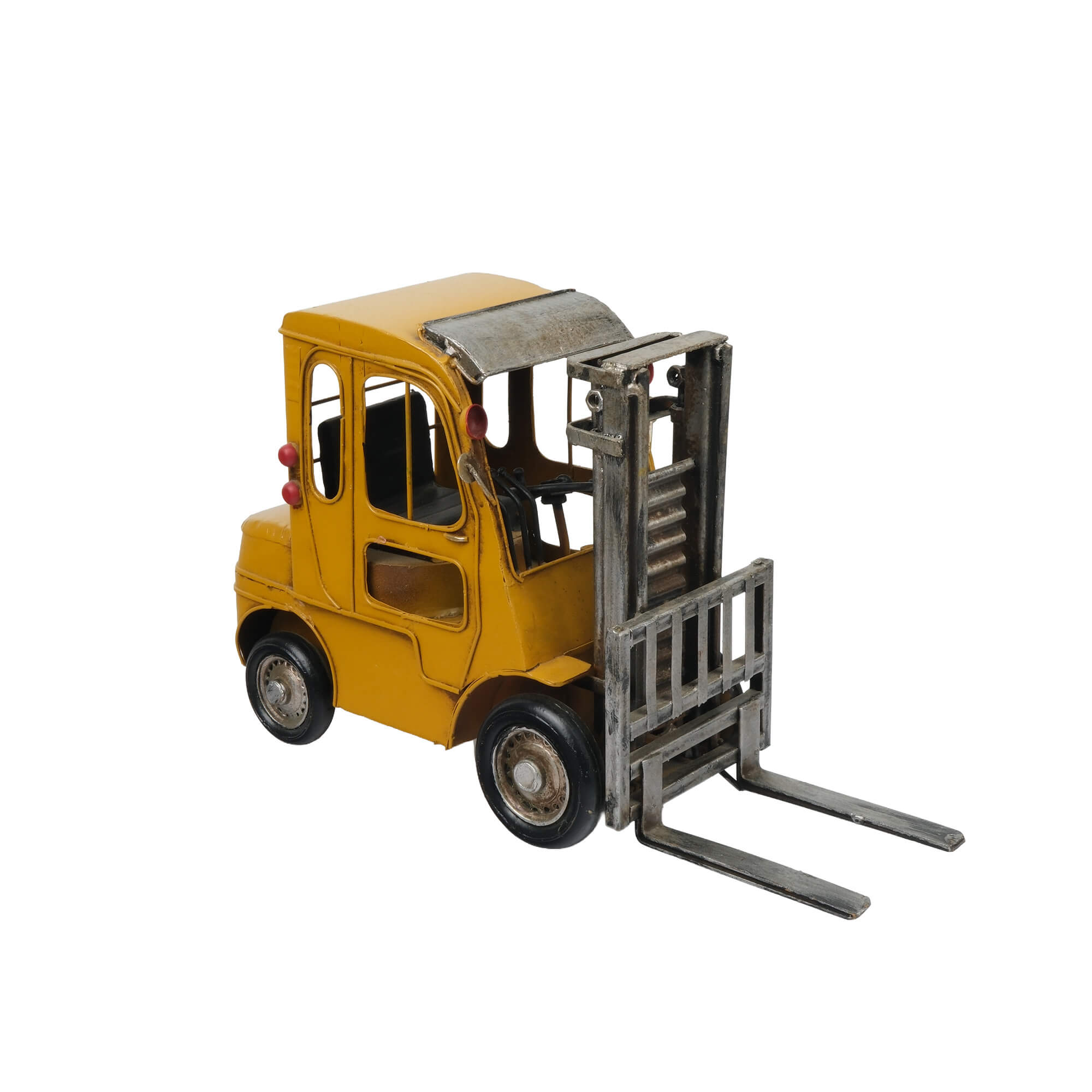 ates-premium-sari-renkli-metal-malzemeden-uretilmis-vintage-eskitme-detayli-forklift-maketi-masaustu-endustriyel-tasarim-hediyelik-esya-el-yapimi-dekoratif-figur-modeli-ofis-ve-ev-dekorasyonu (1) Sarı renkli ve vintage eskitme detaylarına sahip, tamamen el yapımı metal forklift maketi tasarımı; ofis masaları, kitaplıklar ve endüstriyel tarzdaki mekanlar için özenle üretilmiş çok şık bir dekoratif figür.
