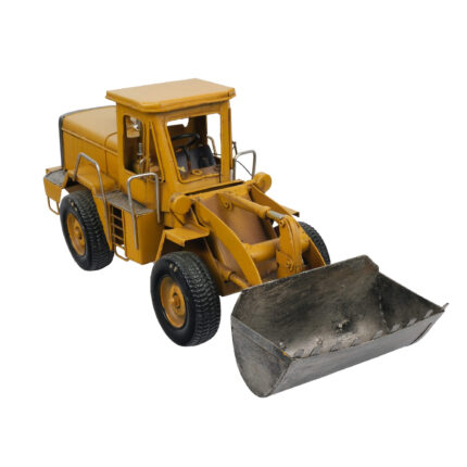 Sarı metal gövdesi, geniş ön yükleme kepçesi, hareket mekanizmasını temsil eden kolları, sürücü kabini, merdivenleri ve dört tekerlekli yapısı bulunan vintage ön yükleyici iş makinesi maketi.