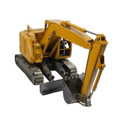 Sarı metal gövdesi, paletli yürüyüş sistemi, uzun kazıcı kolu, metal kepçesi, hidrolik silindir detayları, sürücü kabini ve ön dozer bıçağı bulunan vintage ekskavatör iş makinesi maketi.