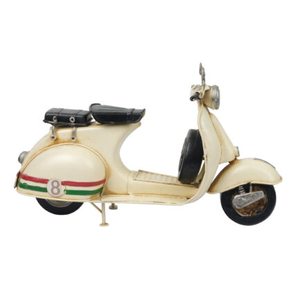 Üzerinde şerit detayları ve 8 rakamı bulunan, krem renkli eskitme tasarımlı el yapımı metal scooter motosiklet maketi dekoratif figür; ev ve ofis için şık hediyelik eşya.