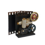 Vintage film projektörü tasarımlı, film şeridi biçiminde çoklu fotoğraf çerçevesi bulunan dekoratif metal sinema maketi.