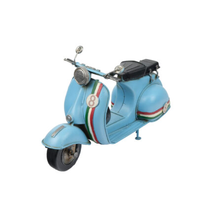 Mavi gövdeli, siyah seleli, 8 numara ve kırmızı beyaz yeşil şerit detaylarına sahip vintage dekoratif metal scooter maketi.