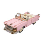 Pembe ve krem renkli gövdesi, üstü açık tasarımı, metal tamponları, klasik farları, direksiyonu ve eskitme detayları bulunan vintage dekoratif otomobil maketi.