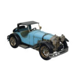 Vintage roadster klasik otomobil tasarımlı, açık kabin, siyah tavan, yuvarlak farlar, tel kollu jantlar ve eskitme detaylarına sahip dekoratif metal araç maketi, masa, konsol ve vitrin dekorasyonu için hediyelik eşya.