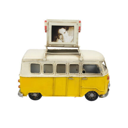 Vintage sarı krem renkli, açılır fotoğraf çerçeveli ve tavan bagajlı dekoratif metal minibüs maketi, retro seyahat ve karavan temalı hediyelik eşya.