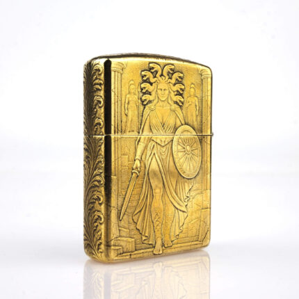 Orijinal Zippo Armor çakmak, Medusa Design mitolojik figür detayları ve kalın gövdeli Armor kasa yapısıyla öne çıkan koleksiyonluk premium Zippo modeli – Ateş Premium.