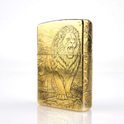 Orijinal Zippo Classic çakmak, 360° aslan desenli gold renk yüzeye sahip şık ve dikkat çekici Zippo modeli – Ateş Premium.