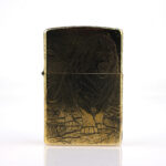 Orijinal Zippo Classic çakmak, 360° aslan desenli gold renk yüzeye sahip şık ve dikkat çekici Zippo modeli – Ateş Premium.