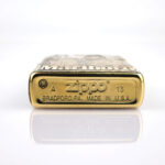 Orijinal Zippo Classic çakmak, Marlboro temalı 360° gold renk yüzeye sahip dikkat çekici ve koleksiyonluk Zippo modeli – Ateş Premium.