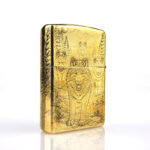Orijinal Zippo Classic çakmak, Wolf Design 360° yüzey uygulaması ve kurt desenli görünümüyle öne çıkan şık Zippo modeli – Ateş Premium.
