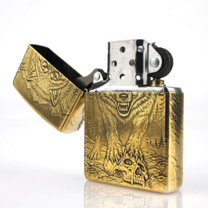 Orijinal Zippo Classic çakmak, Wolf Design 360° yüzey uygulaması ve kurt desenli görünümüyle öne çıkan şık Zippo modeli – Ateş Premium.