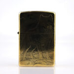 Orijinal Zippo Classic çakmak, Wolf Design 360° yüzey uygulaması ve kurt desenli görünümüyle öne çıkan şık Zippo modeli – Ateş Premium.