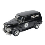 Zippo logolu siyah GMC klasik panel van metal model araba, açılabilir kapı ve kaput detaylı koleksiyonluk dekoratif araç.