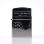 Berlin Wall Koleksiyonluk Zippo Çakmak (Kitapçıklı Set) - Görsel 5
