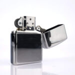 Berlin Wall Koleksiyonluk Zippo Çakmak (Kitapçıklı Set) - Görsel 3