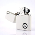 Peace Symbol Limited Koleksiyonluk Zippo Çakmak (Kitapçıklı Set) - Görsel 4