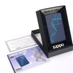 DNA Design Limited Koleksiyonluk Zippo Çakmak (Kitapçıklı Set)