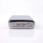 Orijinal Zippo Armor çakmak, parlak silver chrome gövdesi ve köşedeki flame amblem detayıyla öne çıkan kalın gövdeli premium Zippo çakmak modeli – Ateş Premium Armor Zippo koleksiyonu.