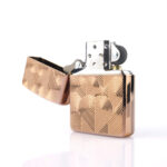 Orijinal Zippo Armor çakmak, kalın gövdeli premium Zippo çakmak modeli – Heart Design temalı Ateş Premium luxury ve limited Zippo koleksiyonu.