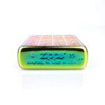Orijinal Zippo Armor çakmak, iridescent rainbow kaplaması, geometrik desenleri ve büyük Zippo logo detayıyla öne çıkan kalın gövdeli premium Zippo çakmak modeli – Ateş Premium.