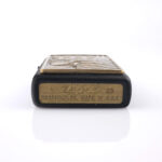 Orijinal Zippo plakalı çakmak, siyah gövdesi, gold tonlu Özgürlük Heykeli plakası ve Amerikan yıldız detaylarıyla öne çıkan koleksiyonluk premium Zippo çakmak modeli – Ateş Premium.