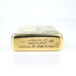 Orijinal Zippo Armor çakmak, gold tonlu gövdesi, kaplan figürü, geometrik çizgileri ve dekoratif motifleriyle öne çıkan kalın gövdeli premium Zippo çakmak modeli – Ateş Premium.