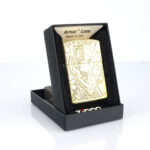Orijinal Zippo Armor çakmak, gold tonlu gövdesi, kaplan figürü, geometrik çizgileri ve dekoratif motifleriyle öne çıkan kalın gövdeli premium Zippo çakmak modeli – Ateş Premium.