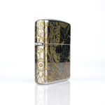 Orijinal Zippo Armor çakmak, silver gövdesi, gold kaplan figürü ve geometrik çizgisel detaylarıyla öne çıkan kalın gövdeli premium Zippo çakmak modeli – Ateş Premium.